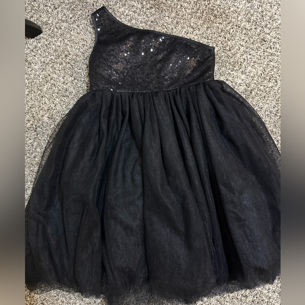 SHEIN Black Sequin One-Shoulder Kids Dress